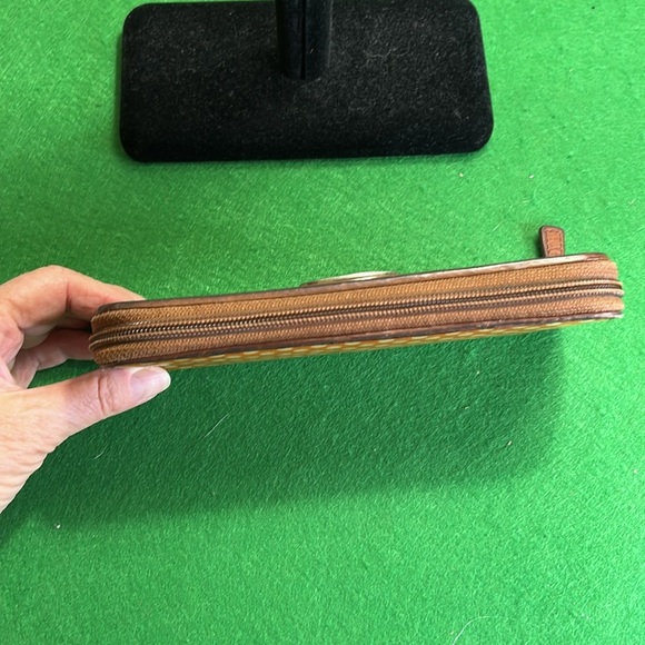 FOSSIL KEY PER POIKA DOT ZIP AROUND WRISTLET WALLET - Picture 4 of 14